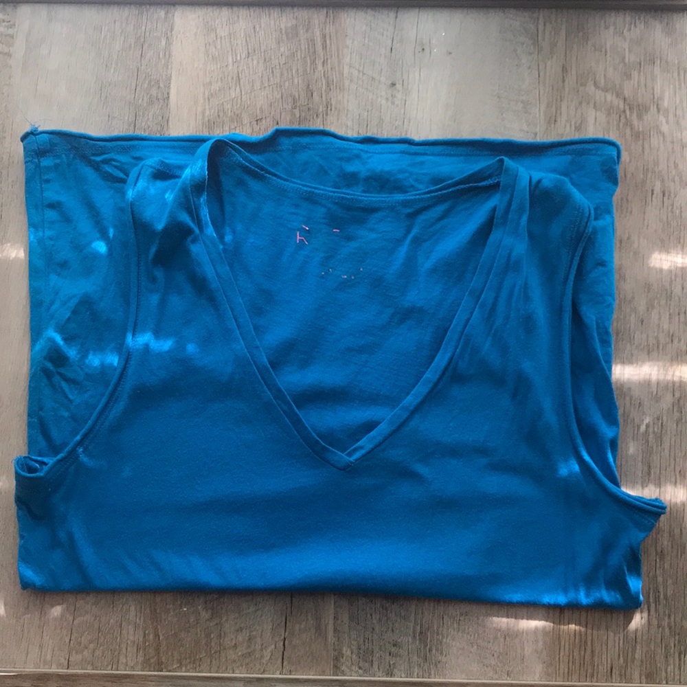 Blue vneck top